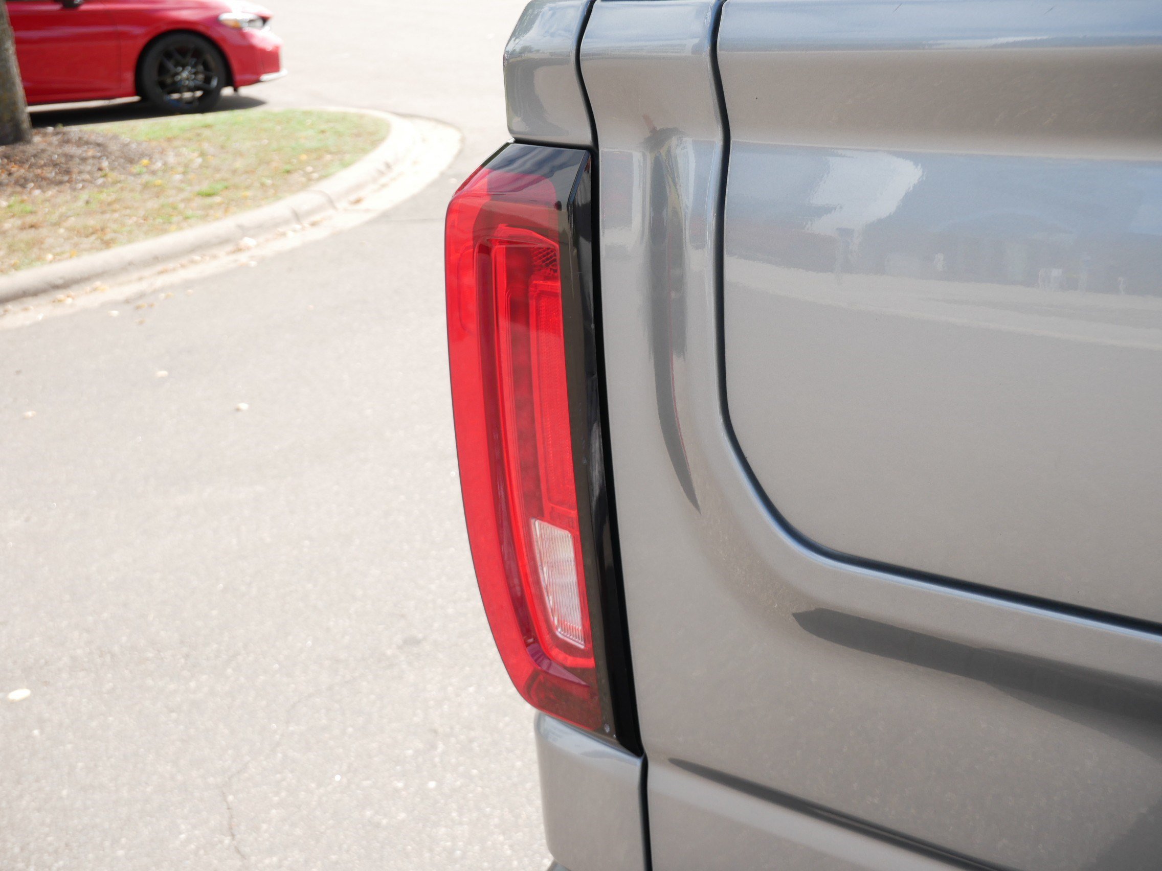 Used 2024 GMC Sierra 1500 SLT AWD/4WD image 17