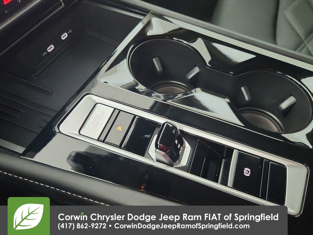 Used 2025 Volkswagen Atlas SE image 27