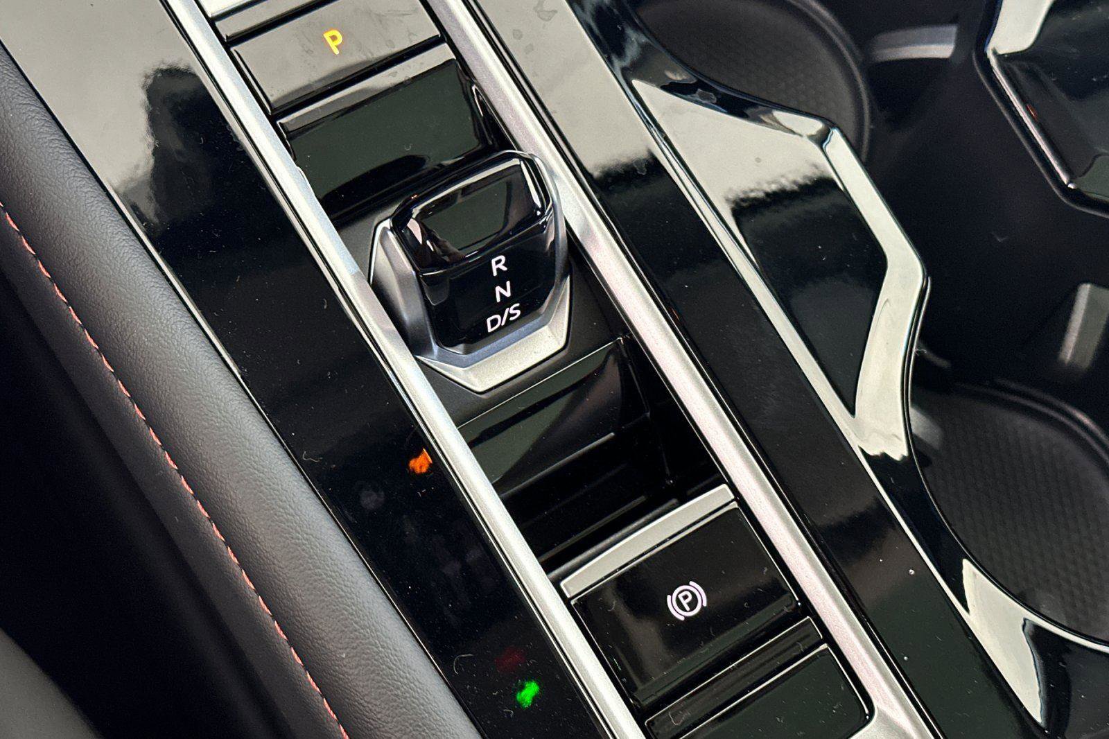 New 2025 Volkswagen Atlas Peak Edition SE image 21