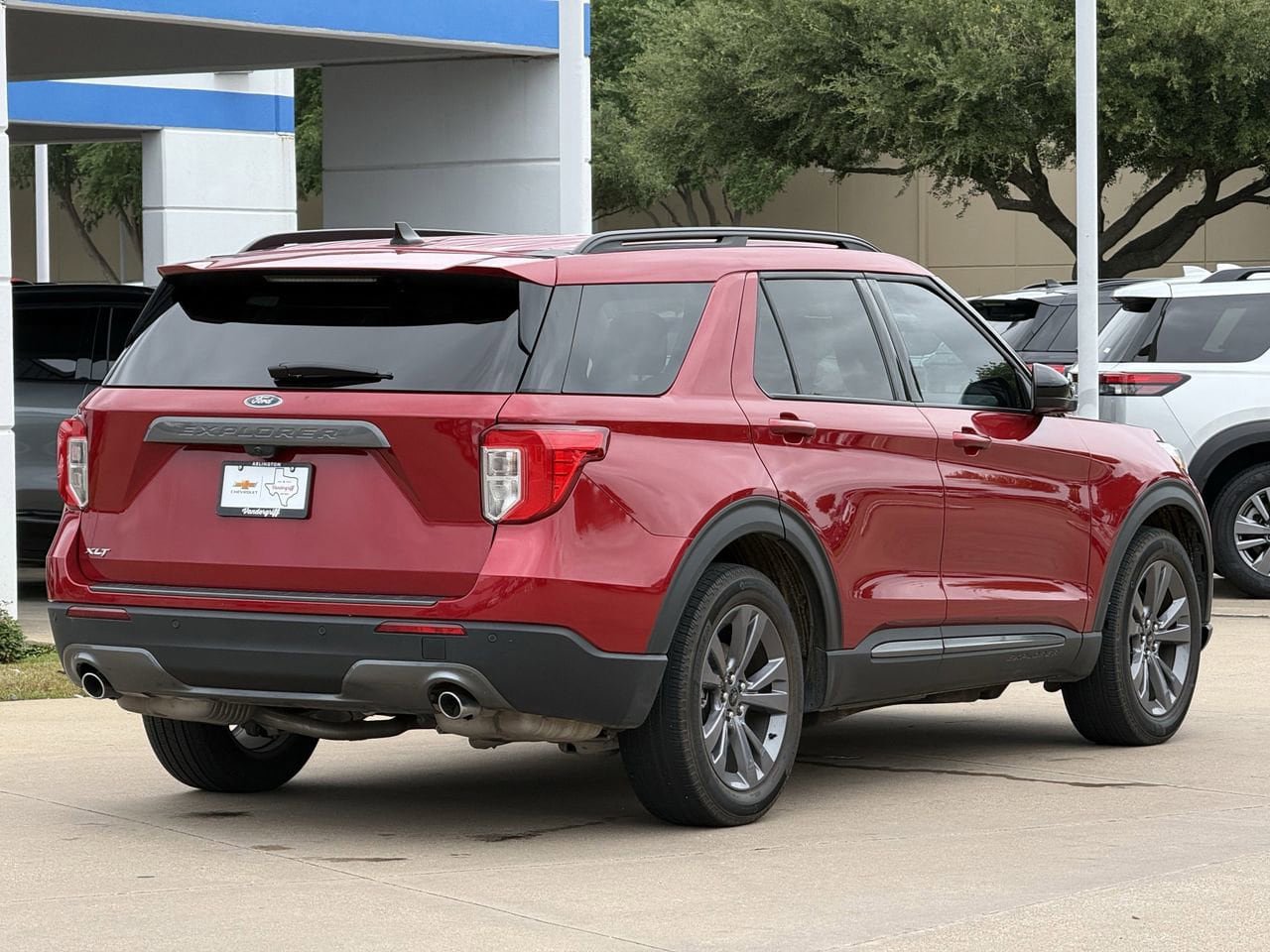 Used 2023 Ford Explorer XLT w/ Equipment Group 202A RWD image 4