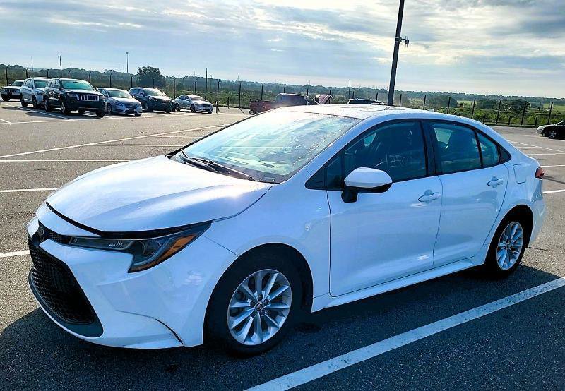 Used 2020 Toyota Corolla LE w/ LE Premium Package FWD image 4