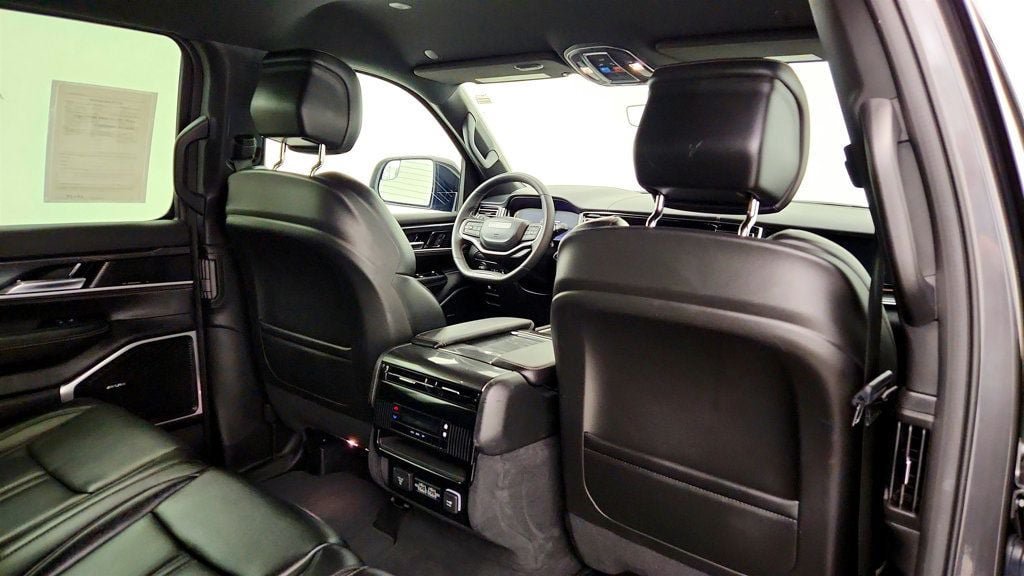 Used 2023 Jeep Wagoneer 4WD image 24