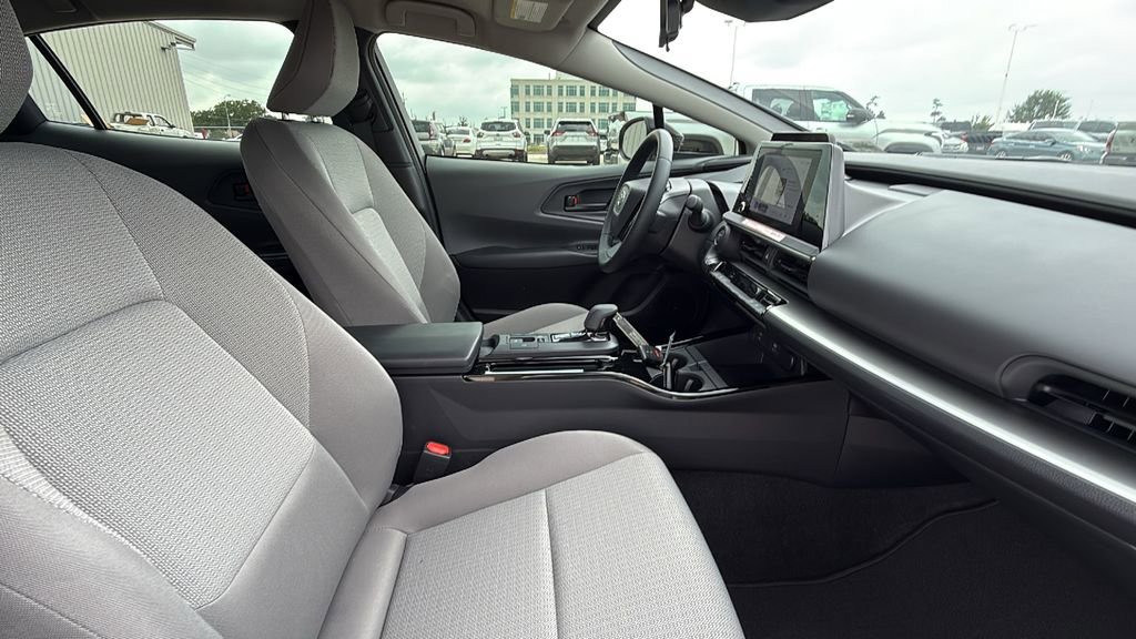 Certified 2026 Toyota Prius LE FWD image 31