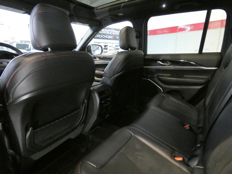 Used 2022 Jeep Grand Cherokee Trailhawk w/ Advanced Protech Group II AWD/4WD image 28