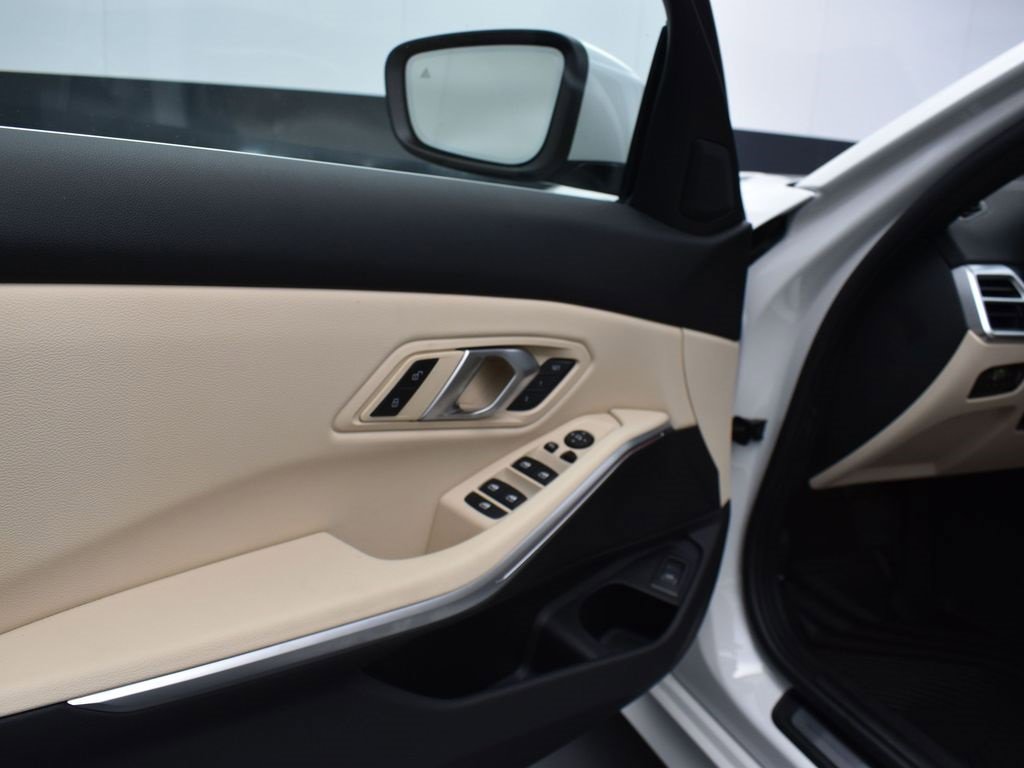 Certified 2025 BMW 330i Sedan w/ Premium Package image 11