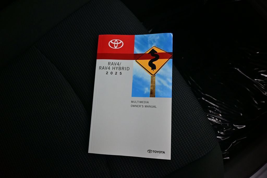 Used 2025 Toyota RAV4 LE AWD/4WD image 36