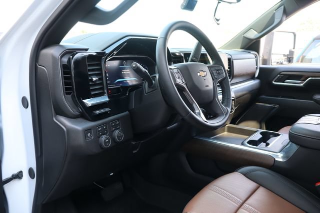 Used 2026 Chevrolet Silverado 2500 High Country w/ High Country Premium Package AWD/4WD image 17