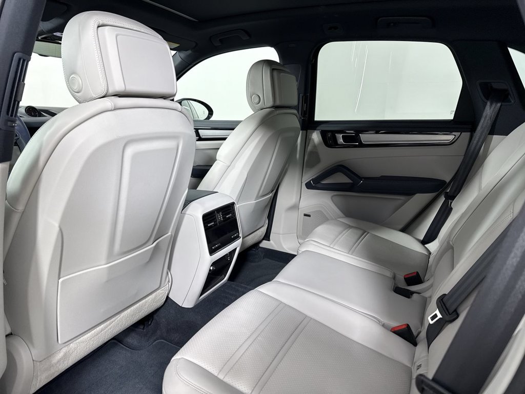 Certified 2023 Porsche Cayenne S Platinum AWD/4WD image 25
