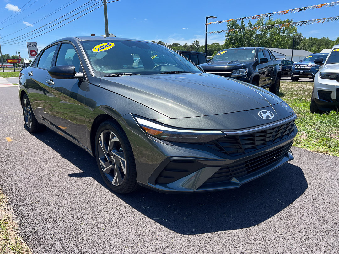 Used 2025 Hyundai Elantra Sport FWD image 8