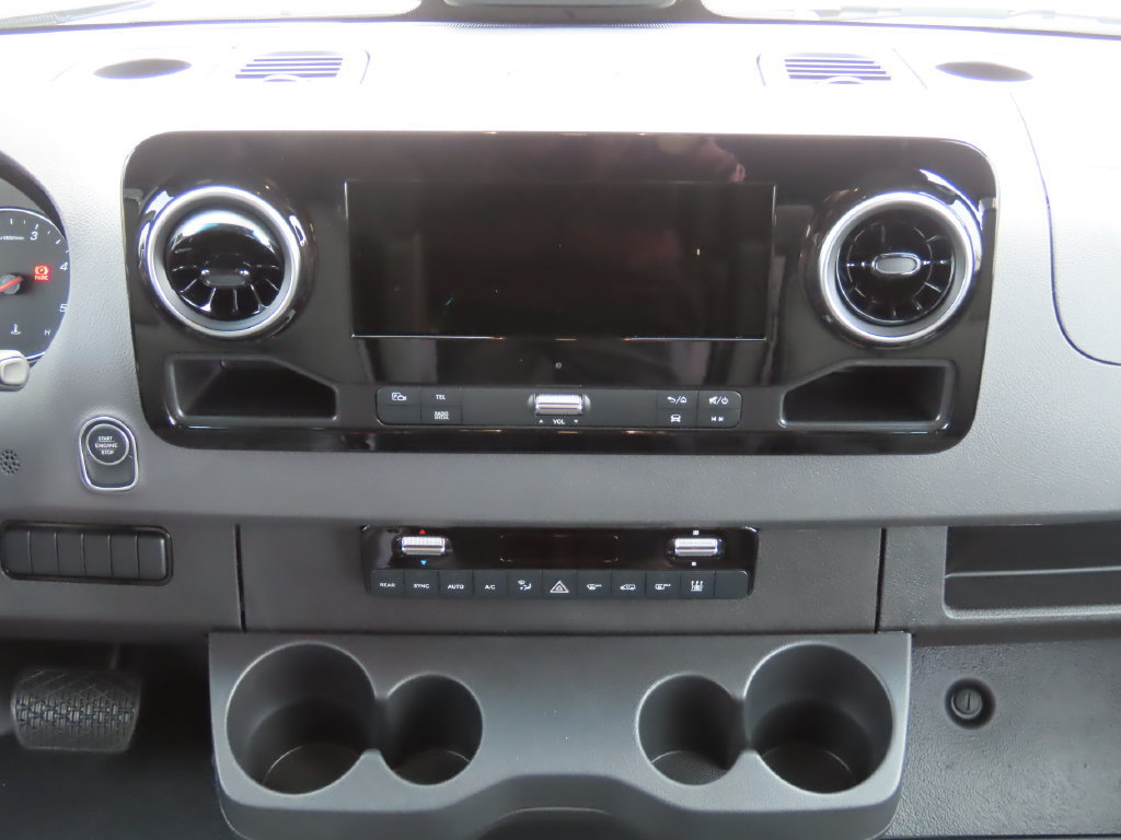 Used 2025 Mercedes-Benz Sprinter 2500 image 15
