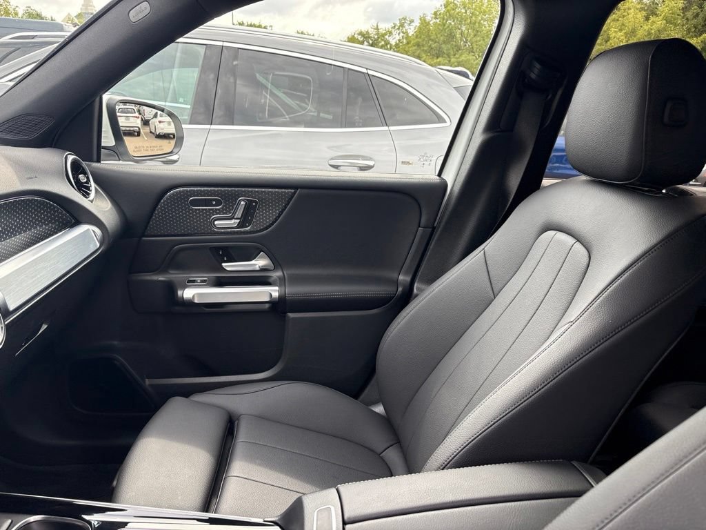 Used 2026 Mercedes-Benz GLB 250 4MATIC image 11