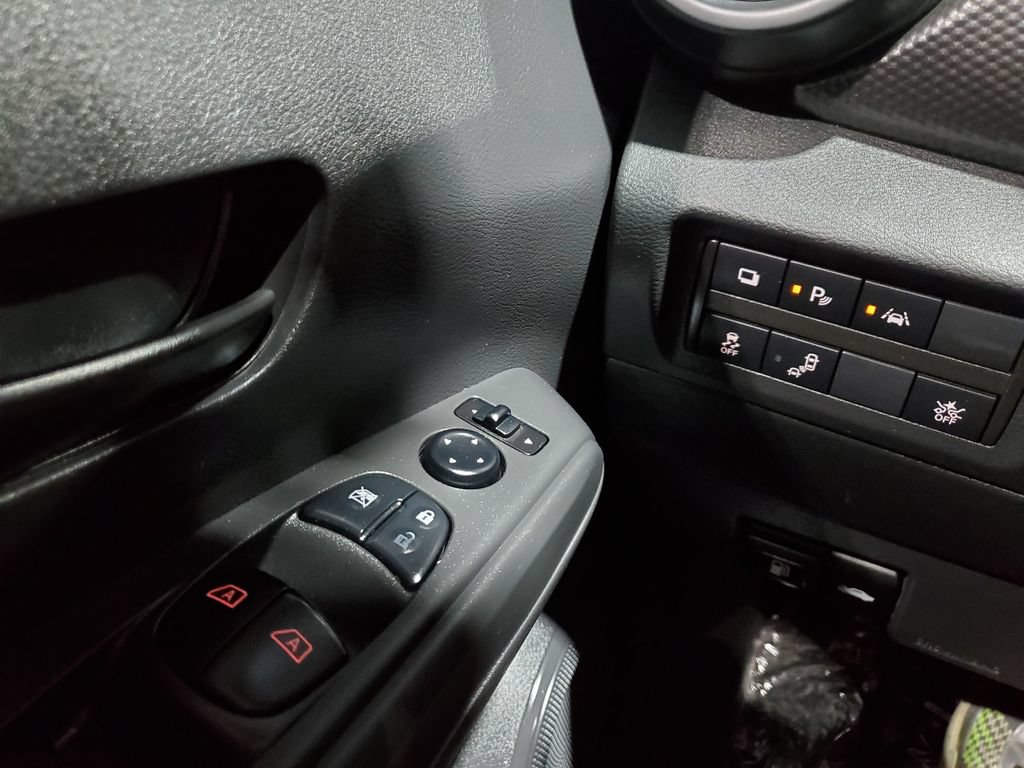 Used 2020 Nissan Kicks S FWD image 31