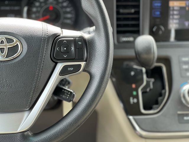Used 2017 Toyota Sienna L FWD image 34