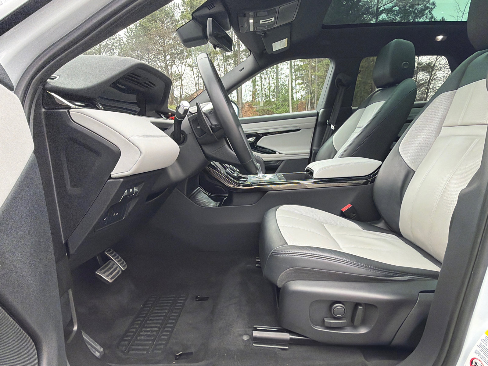 Used 2020 Land Rover Range Rover Evoque First Edition image 9