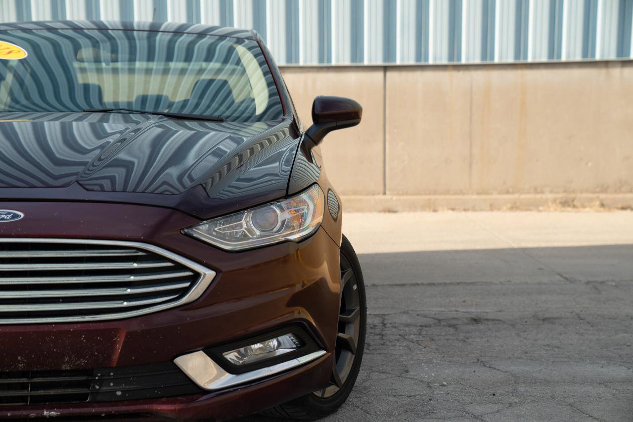 Used 2018 Ford Fusion SE w/ Equipment Group 201A FWD image 2