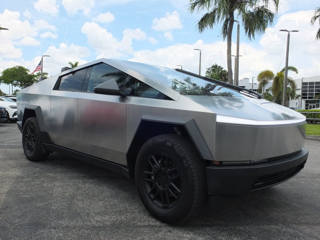 Used 2025 Tesla Cybertruck AWD Crew Cab image 2