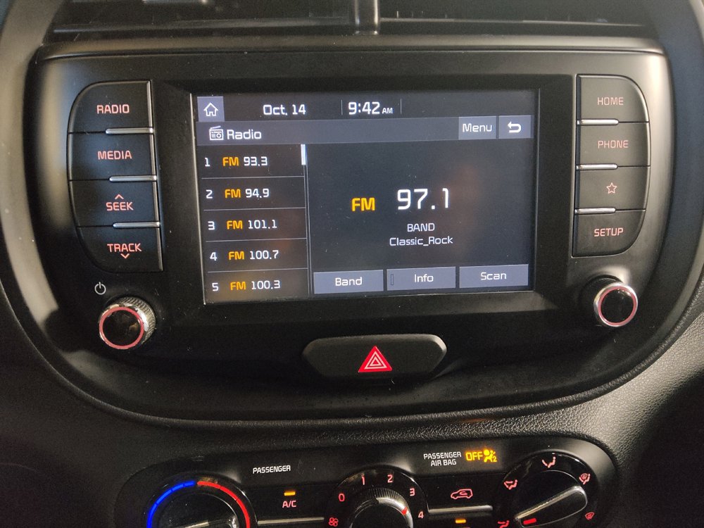 Used 2020 Kia Soul LX FWD image 25