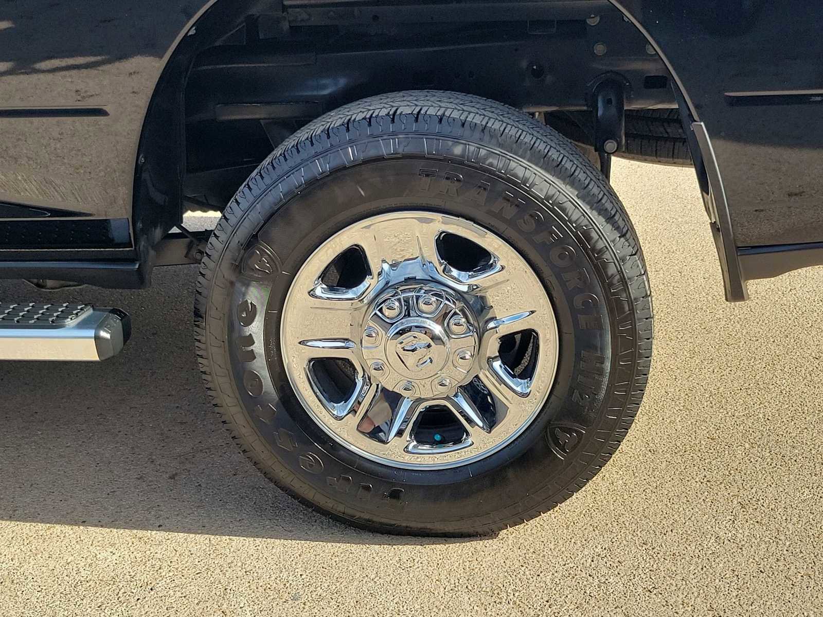 Used 2024 RAM 2500 Tradesman w/ Chrome Appearance Group image 8