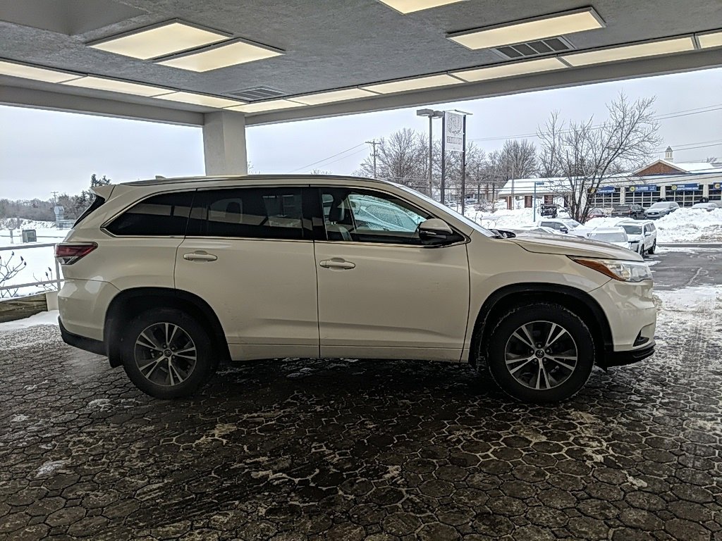 Used 2016 Toyota Highlander XLE image 4