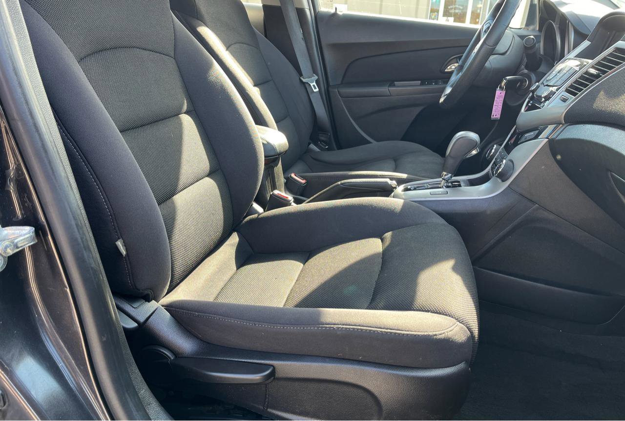Used 2015 Chevrolet Cruze LT FWD image 15