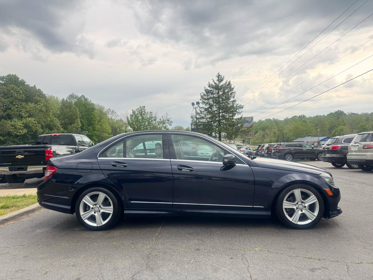 Used 2011 Mercedes-Benz C 300 4MATIC Sedan image 4
