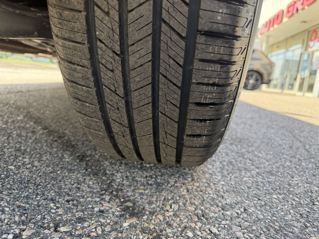 Used 2019 Mercedes-Benz GLC 300 4MATIC w/ Premium Package image 49