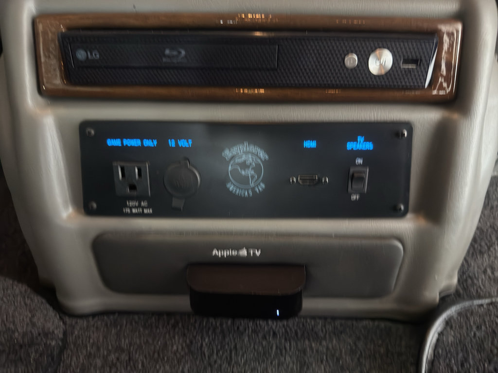 Used 2023 GMC Savana 2500 RWD image 22