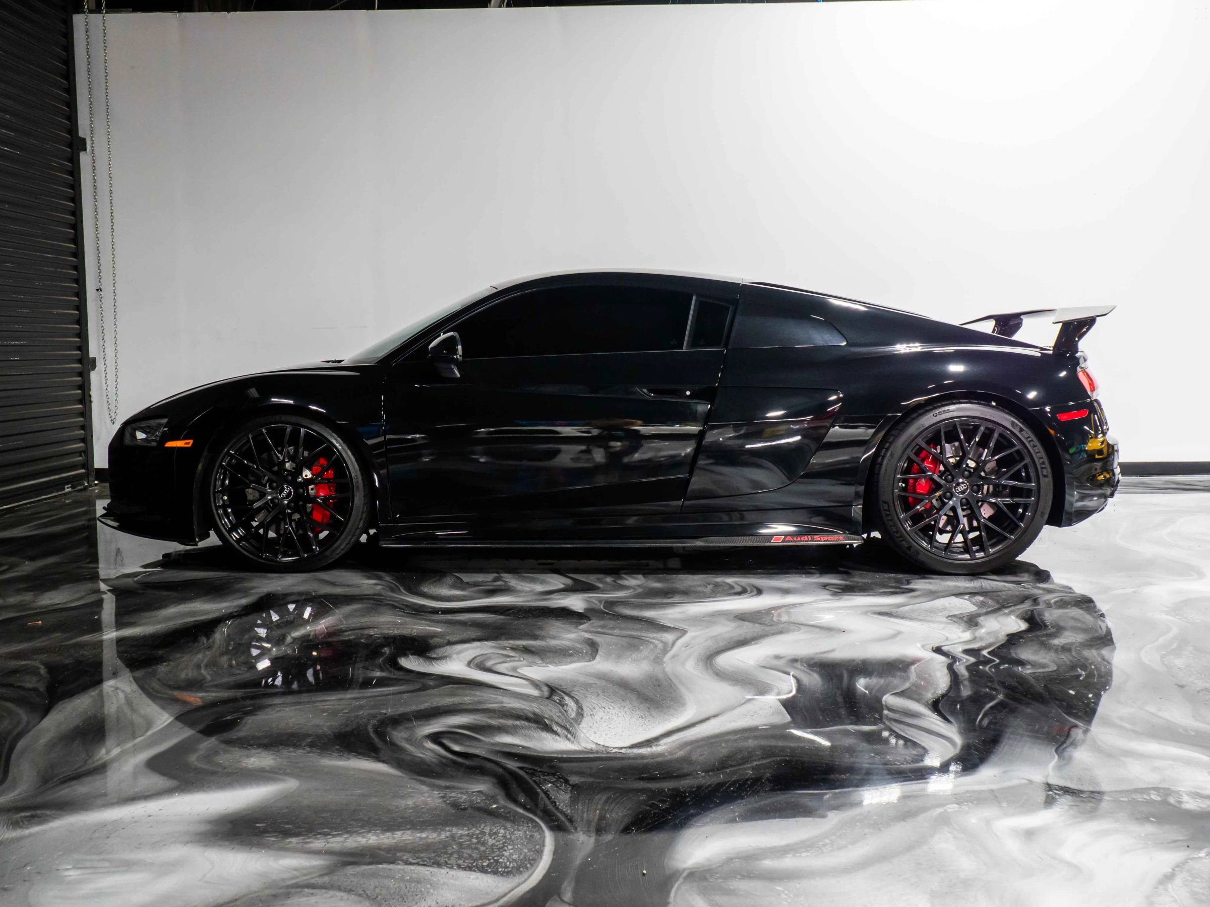 Used 2018 Audi R8 V10 w/ Premium Package image 13