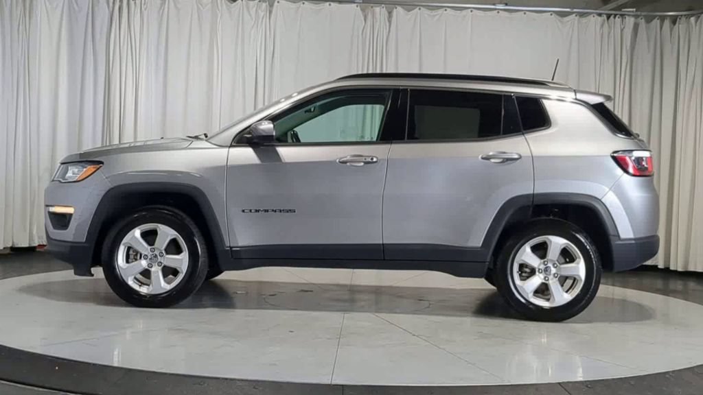 Used 2020 Jeep Compass Latitude w/ Cold Weather Group AWD/4WD image 6