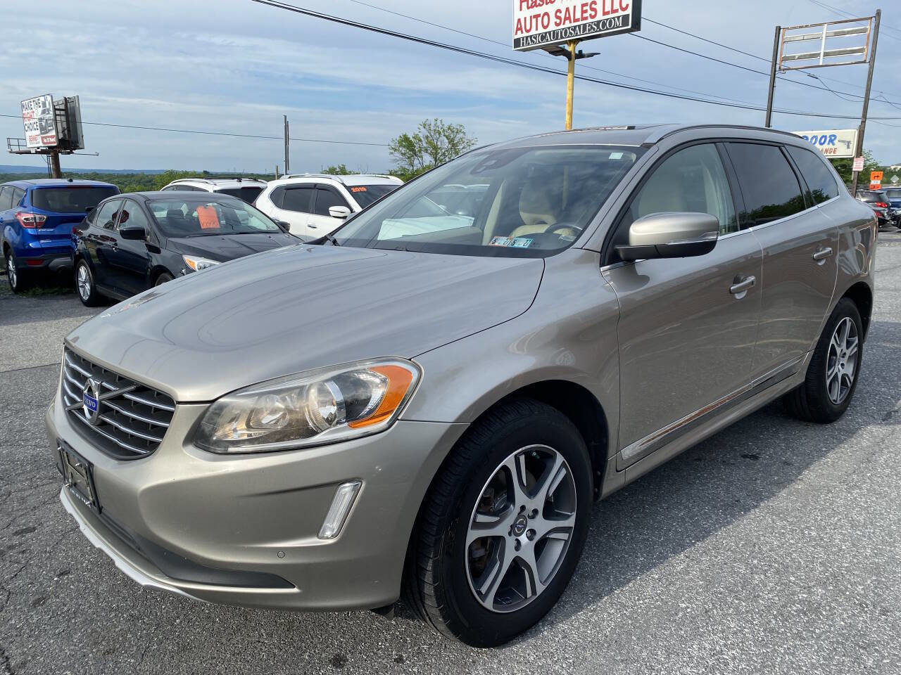 Used 2015 Volvo XC60 T6 w/ Proximity Package AWD/4WD image 2