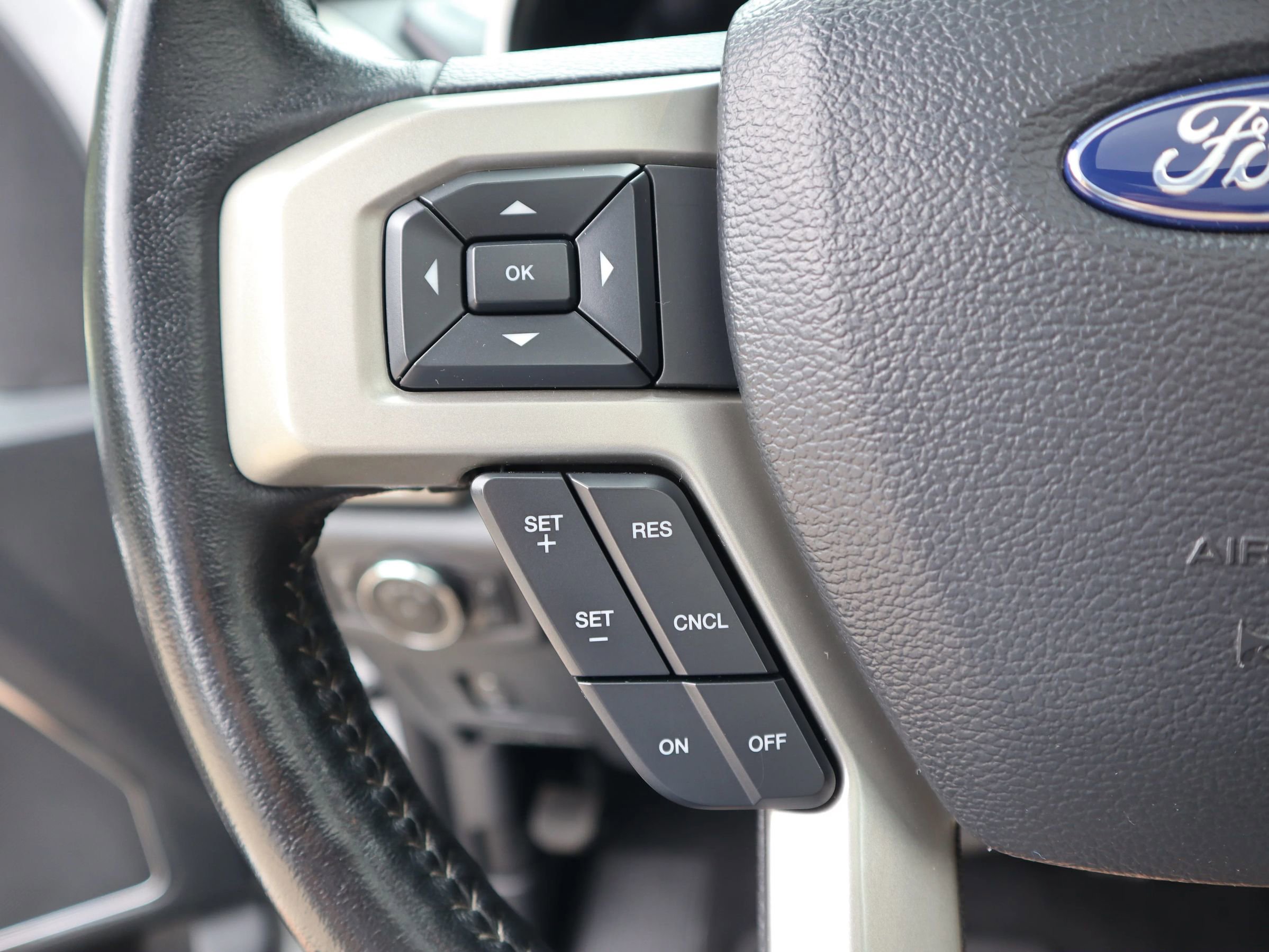 Used 2022 Ford F350 Lariat w/ Tremor Off-Road Package image 21