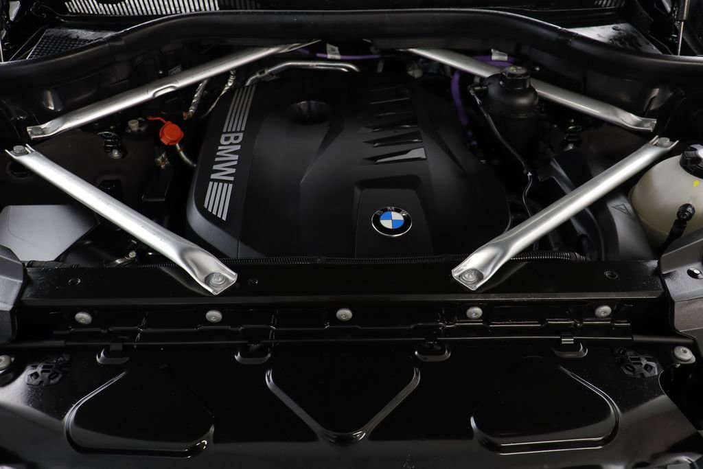 Certified 2024 BMW X7 xDrive40i w/ Executive Package image 25