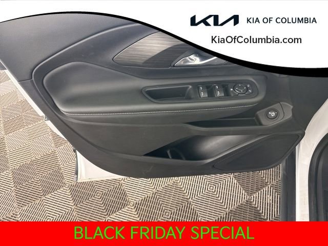 Used 2024 GMC Terrain SLT image 18