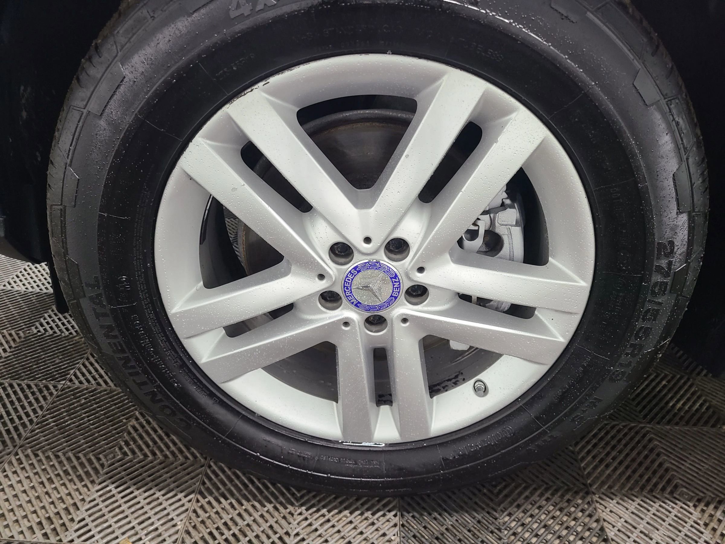 Used 2016 Mercedes-Benz GL 320 BlueTEC 4MATIC w/ Premium I Package image 18