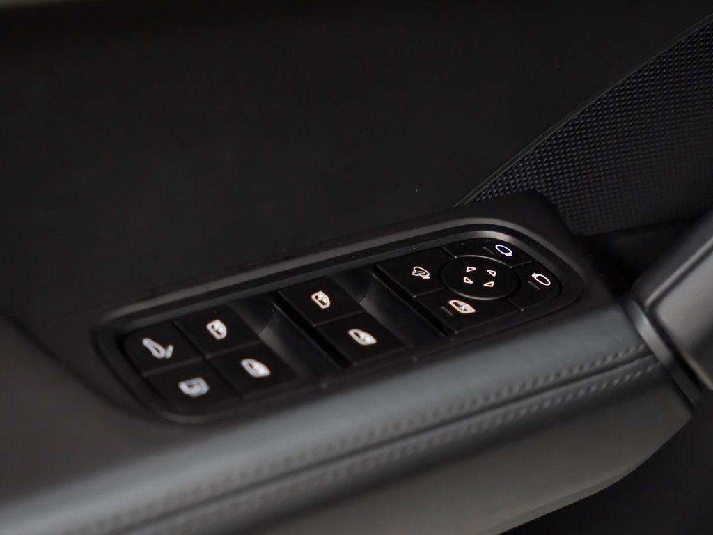 Used 2025 Porsche Cayenne E-Hybrid w/ Premium Package image 23