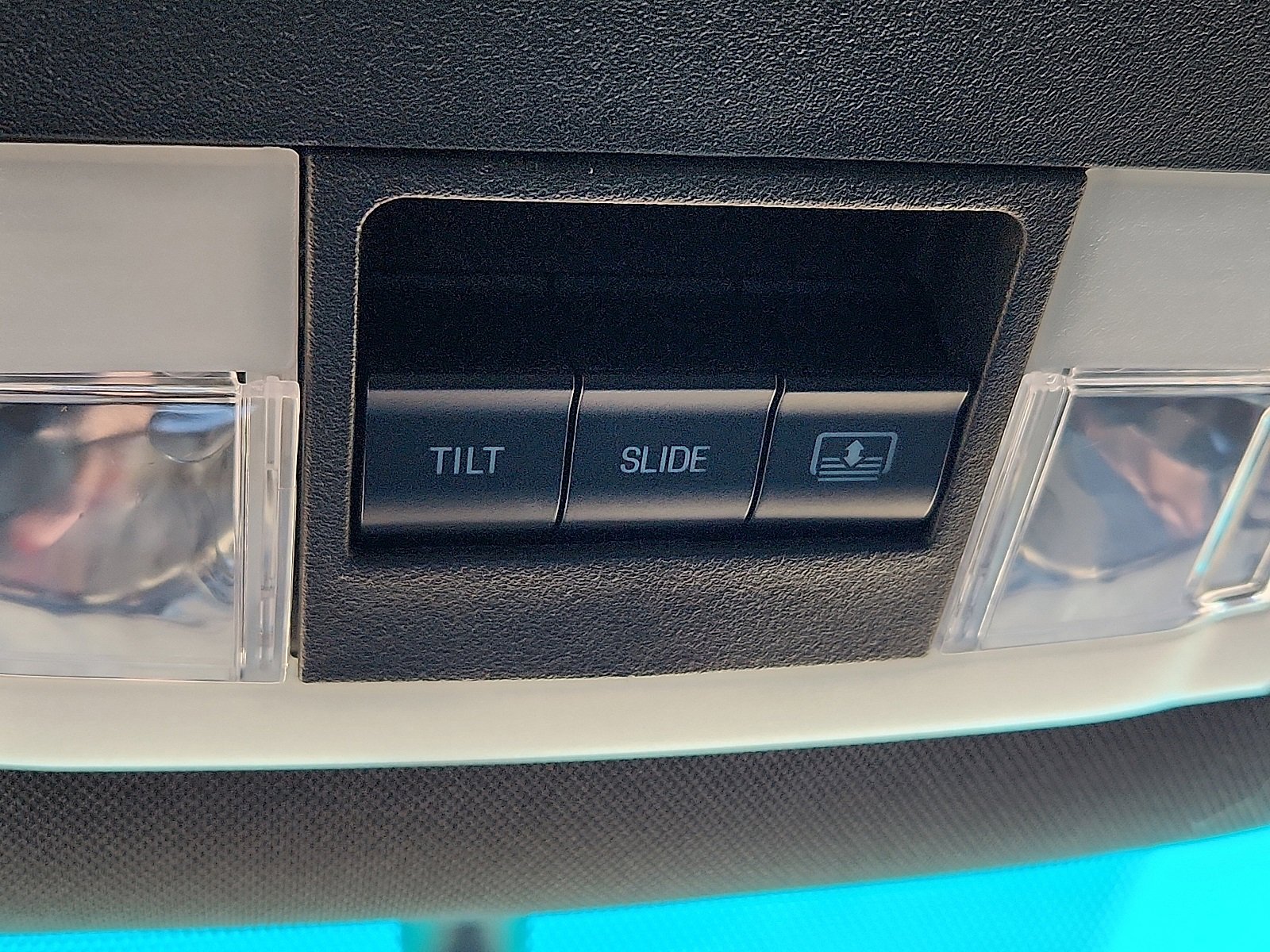 Used 2017 Ford Explorer XLT w/ Equipment Group 202A image 21