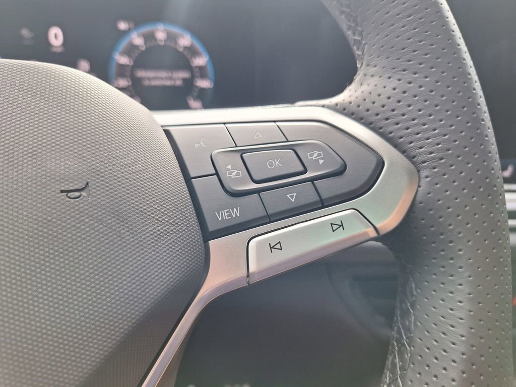 New 2026 Volkswagen Tiguan SE R-Line image 14