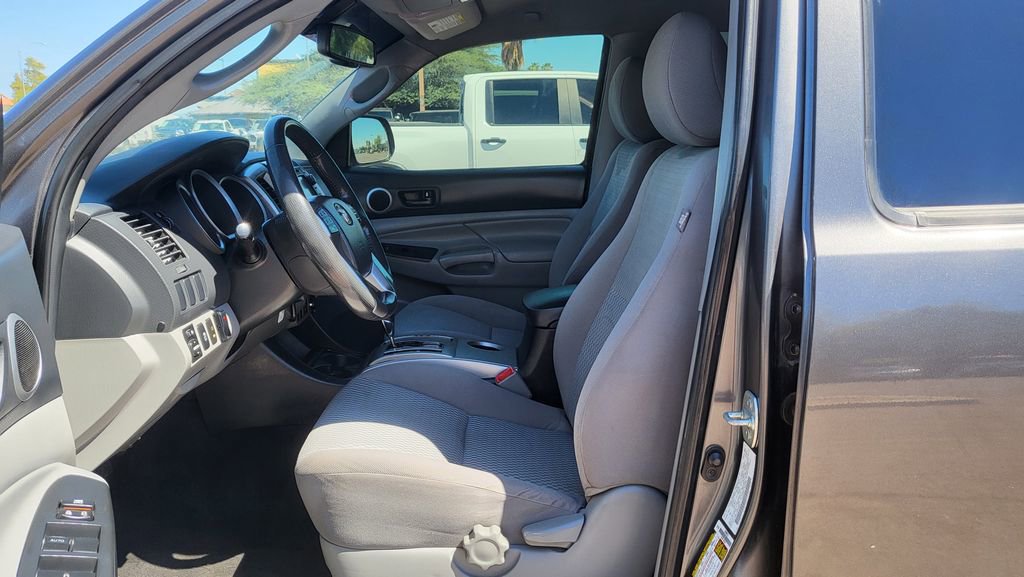 Used 2013 Toyota Tacoma PreRunner w/ SR5 Pkg RWD image 23