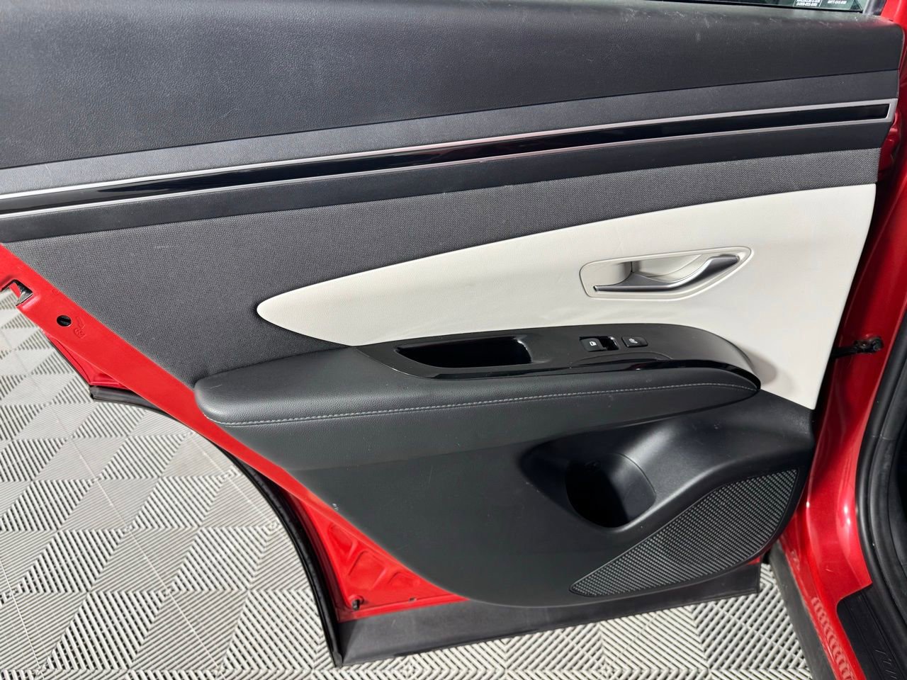 Used 2023 Hyundai Tucson Limited image 25