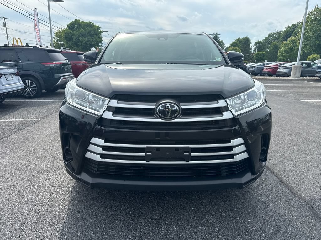 Used 2019 Toyota Highlander LE AWD/4WD image 3