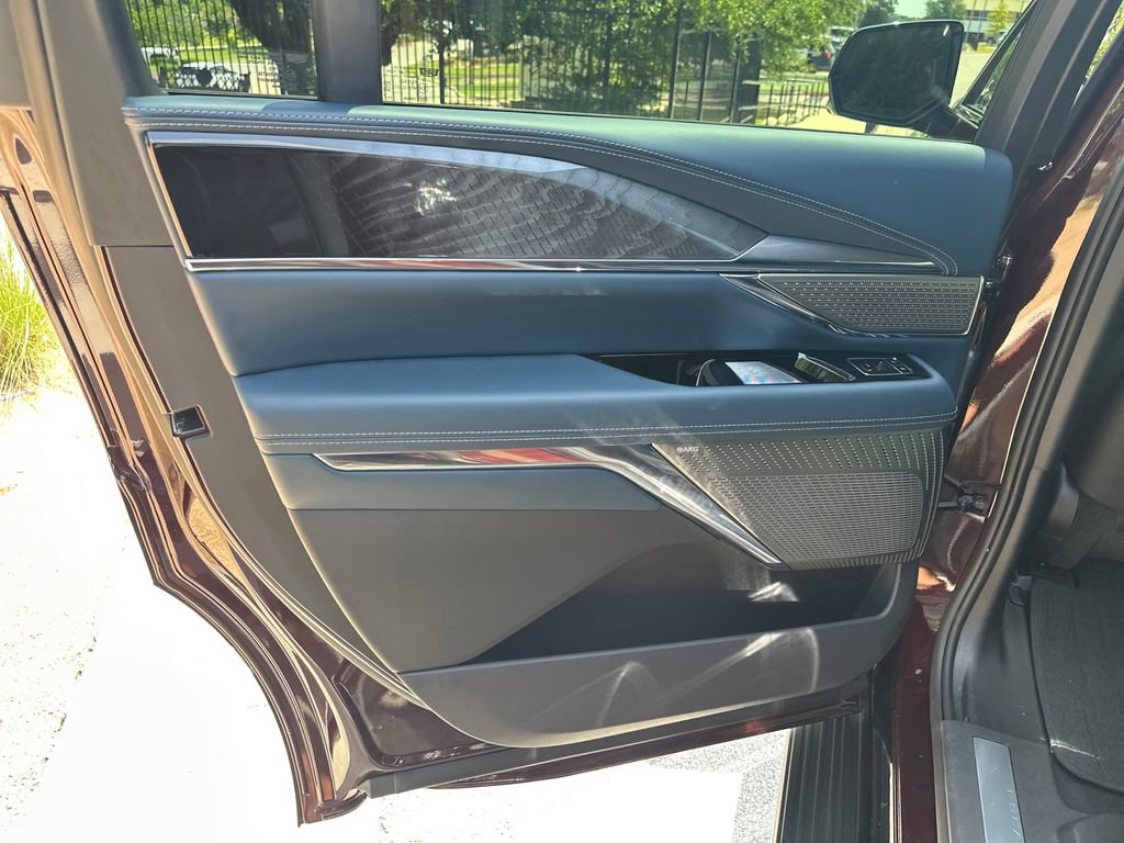 Used 2025 Cadillac Escalade IQ Luxury 2 w/ LPO, Premium Carpet Package AWD/4WD image 33