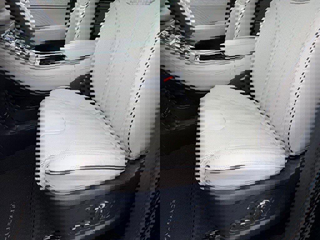 Used 2024 Hyundai Palisade Calligraphy image 13