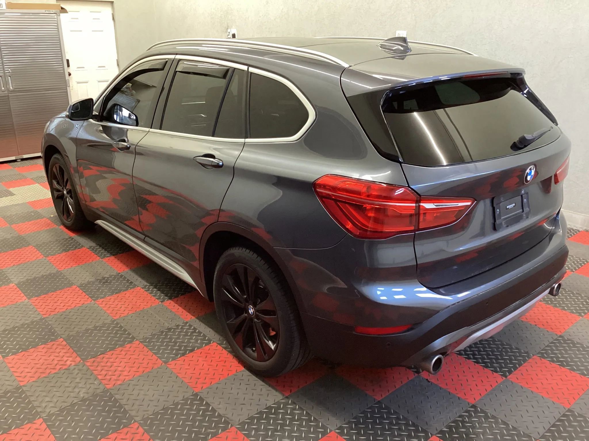 Used 2020 BMW X1 xDrive28i w/ Convenience Package AWD/4WD image 4