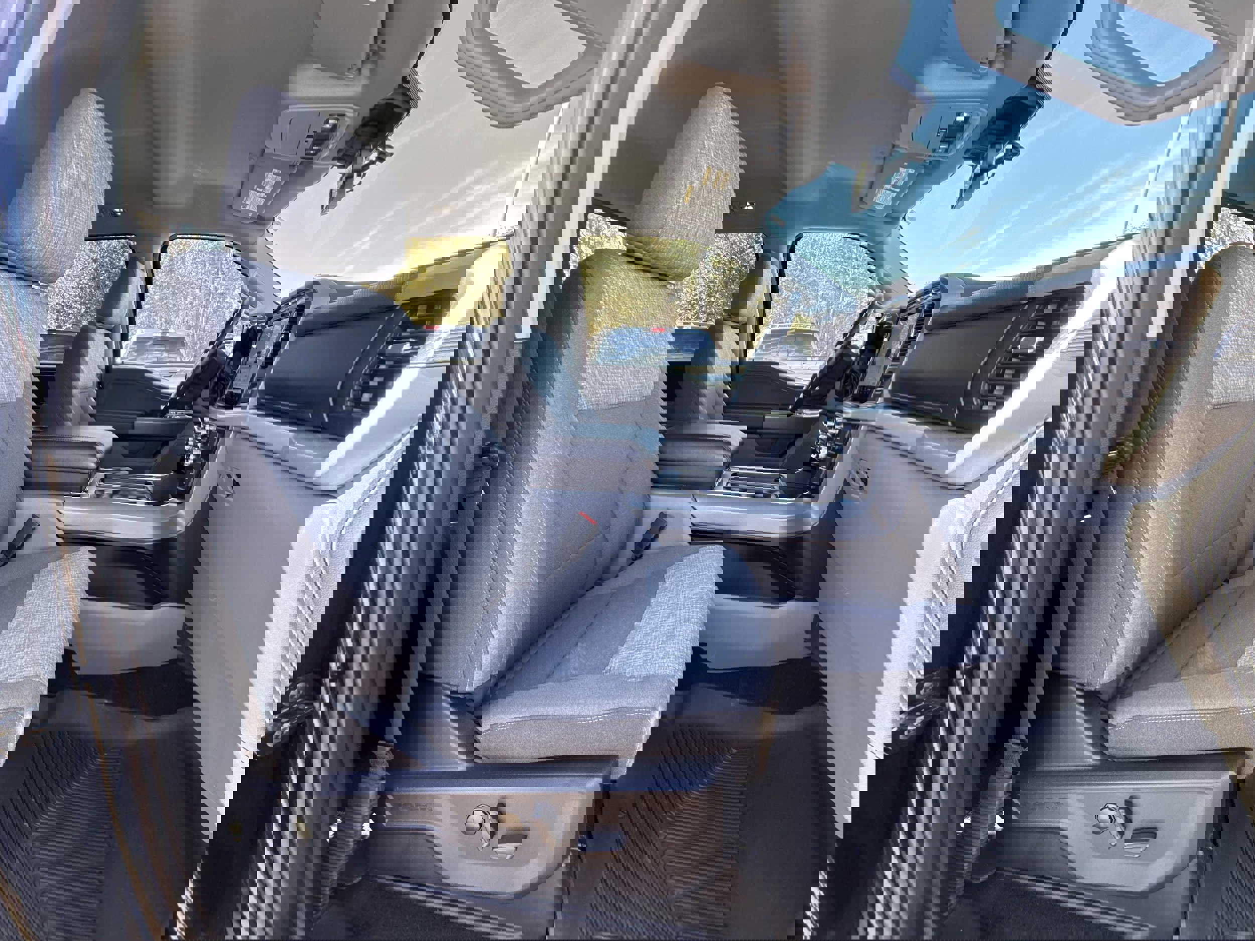 Certified 2022 Ford F150 XLT w/ Equipment Group 302A High image 16