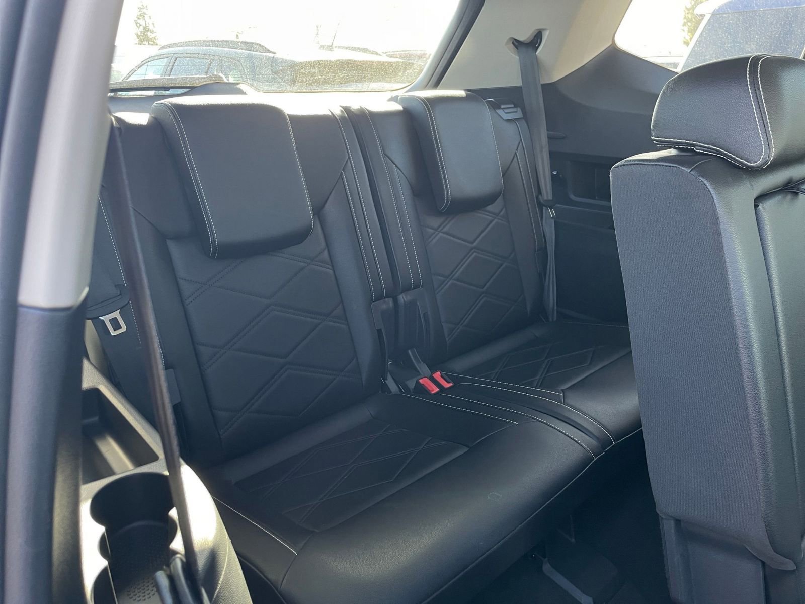 Used 2025 Volkswagen Atlas SE image 31