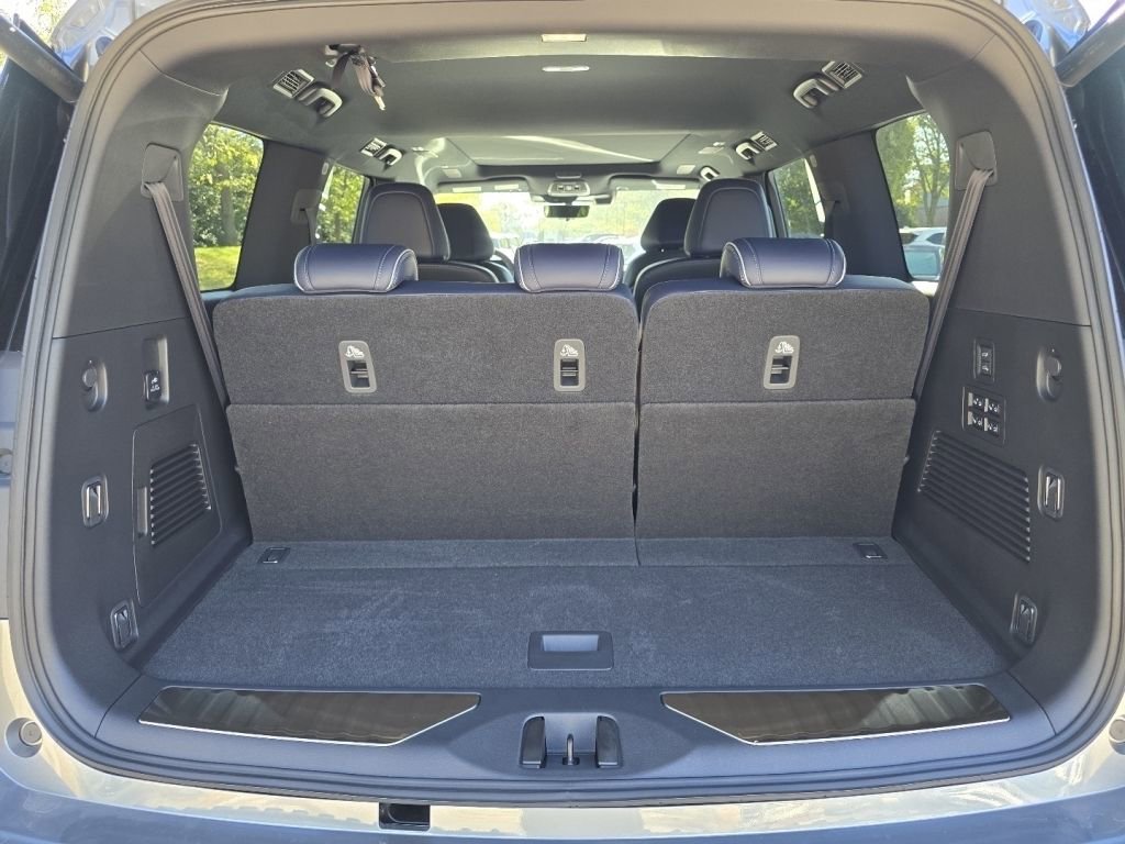 New 2026 INFINITI QX80 4WD w/ Sport Exterior Package image 23