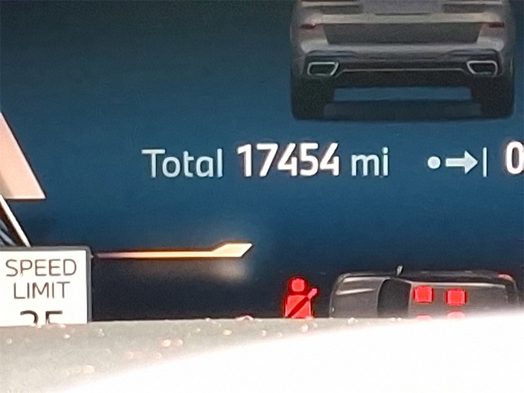 Certified 2024 BMW X7 xDrive40i w/ Executive Package image 23