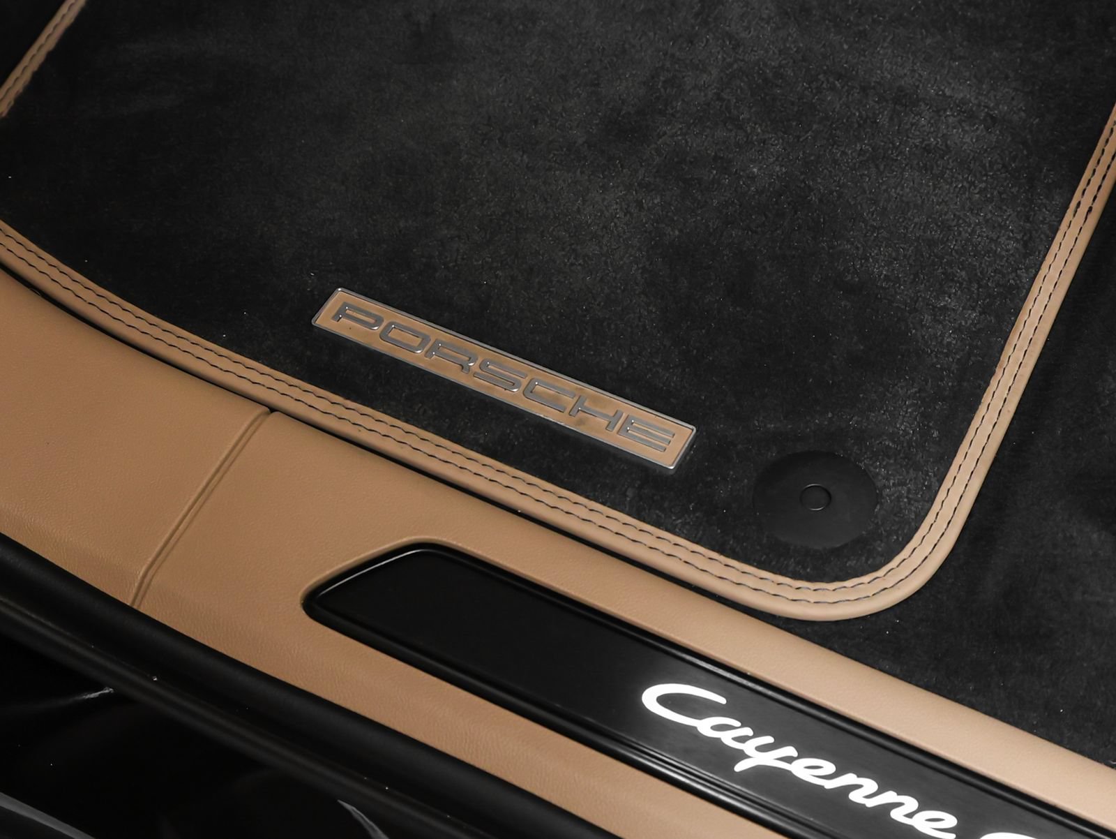 Certified 2023 Porsche Cayenne GTS AWD/4WD image 36