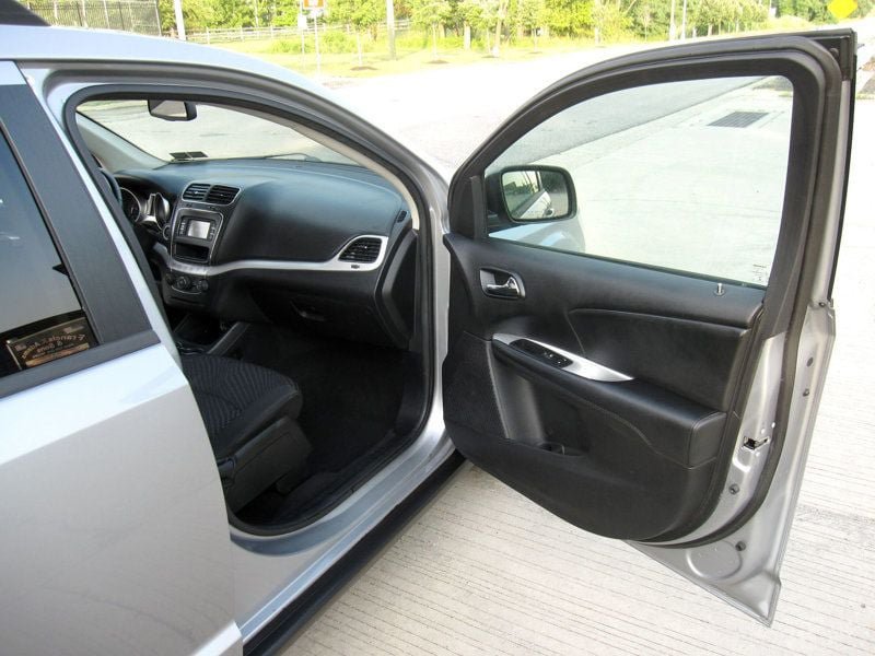 Used 2018 Dodge Journey SE FWD image 21