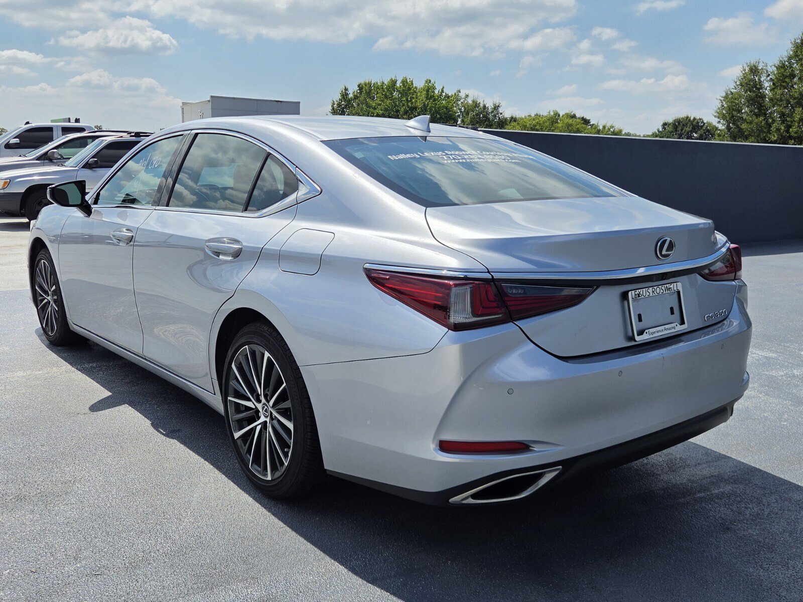 Used 2025 Lexus ES 350 w/ Premium Package FWD image 3